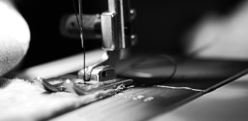 Close-up van een naaimachine