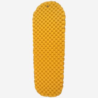 NOMAD AirTec Wide gele slaapmat met gewatteerd oppervlak voor outdoor gebruik