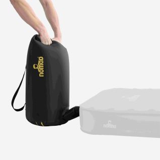 NOMAD stuff sack with pump function in dark navy for extra-wide sleeping mats, attaches to the mat.