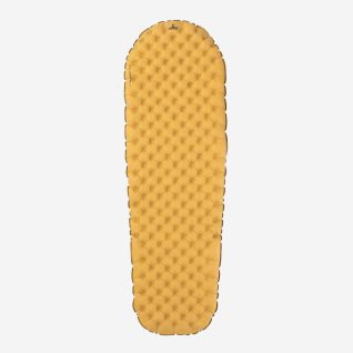 NOMAD AirTec Comfort Pro L slaapmat in burned gold met honingraatpatroon en lichtgewicht ontwerp
