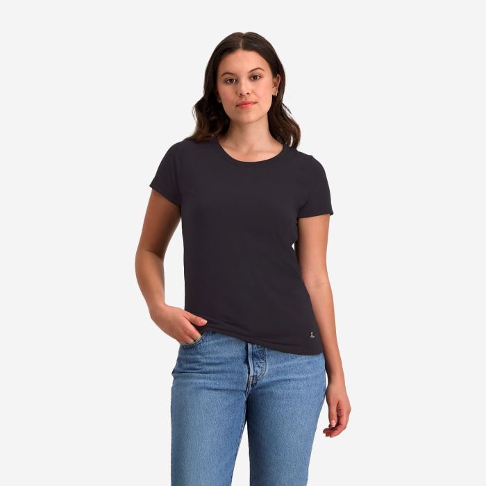 NOMAD Anapai women’s travel t-shirt in black with short sleeves and a round neckline