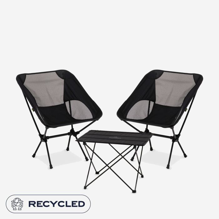 NOMAD set Sarek Compact met twee zwarte compacte stoelen en een zwarte opvouwbare Amosen tafel